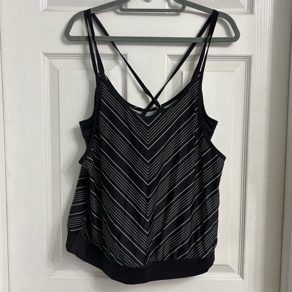Athleta Black and White Chevron Tankini Swim Top Size 38 B/C